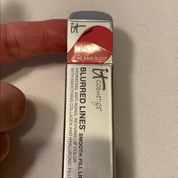 It cosmetics Blurred lines smooth fill lipstick - Picture 2 of 3